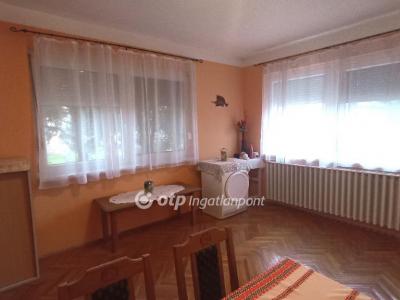 Eladó családi ház Jászfényszaru