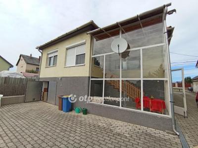 Eladó családi ház Hatvan