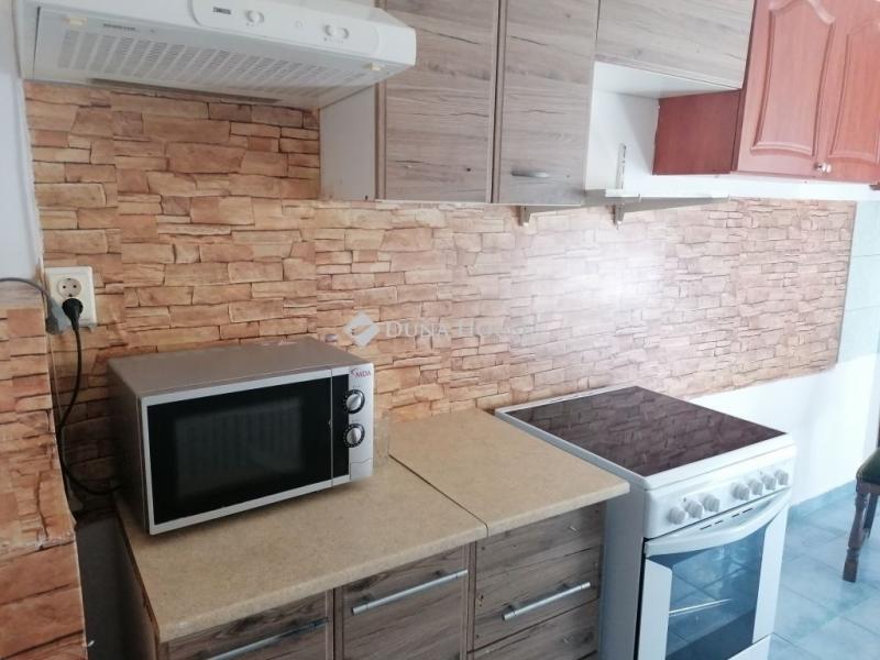 Eladó lakás Komló