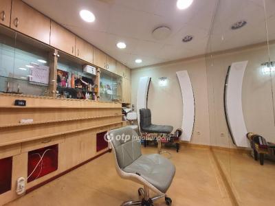 Eladó üzlethelység üzletházban Debrecen