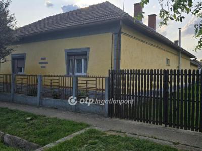 Eladó családi ház Tetétlen