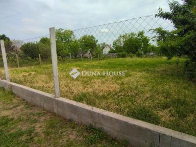 Eladó lakóövezeti telek