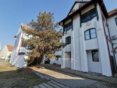 Eladó egyéb iroda Békéscsaba