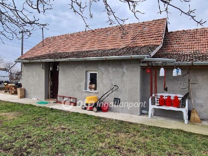 Eladó családi ház Zagyvarékas