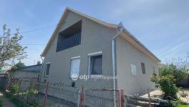 Eladó családi ház Újszász