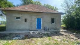 Eladó családi ház Újszász