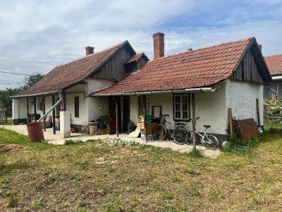 Eladó családi ház Újszász