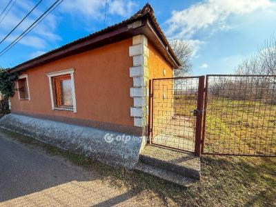 Eladó családi ház Újszilvás