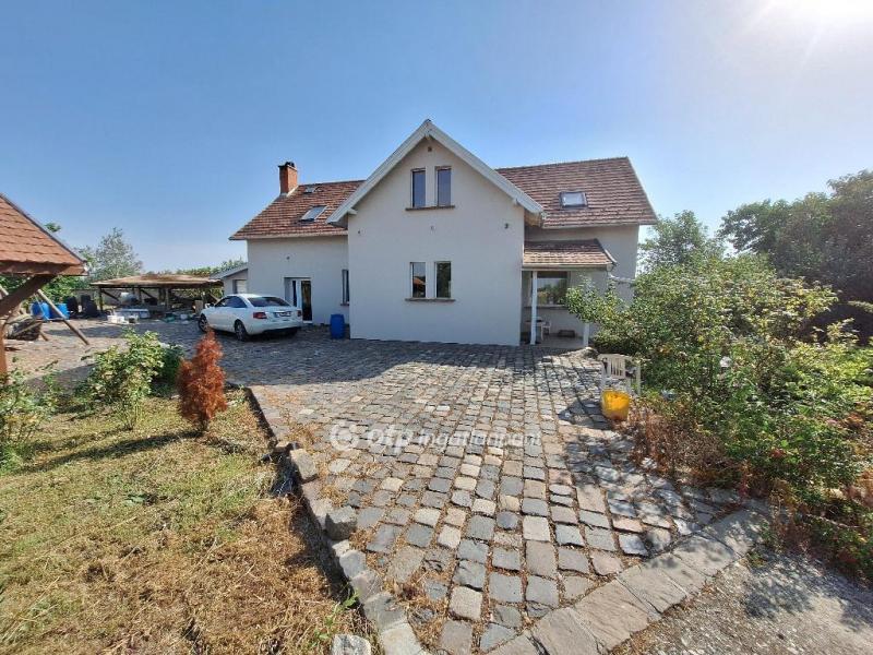 Eladó családi ház Nagyrév