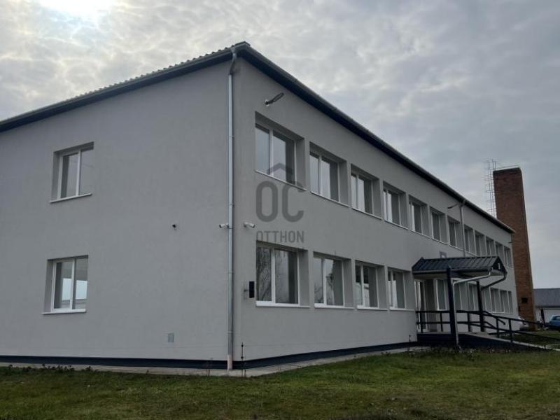 Kiadó iroda családi házban Nagykőrös