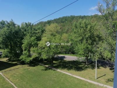 Eladó lakás Komló