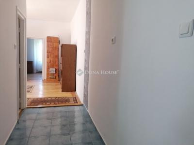 Eladó lakás Komló