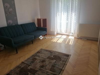 Eladó lakás Komló