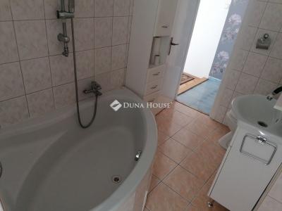 Eladó lakás Komló