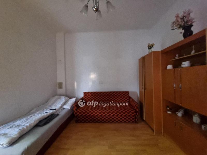 Eladó lakás Pápa