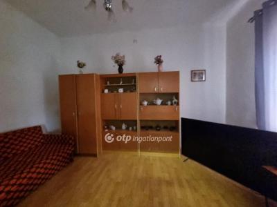 Eladó lakás Pápa