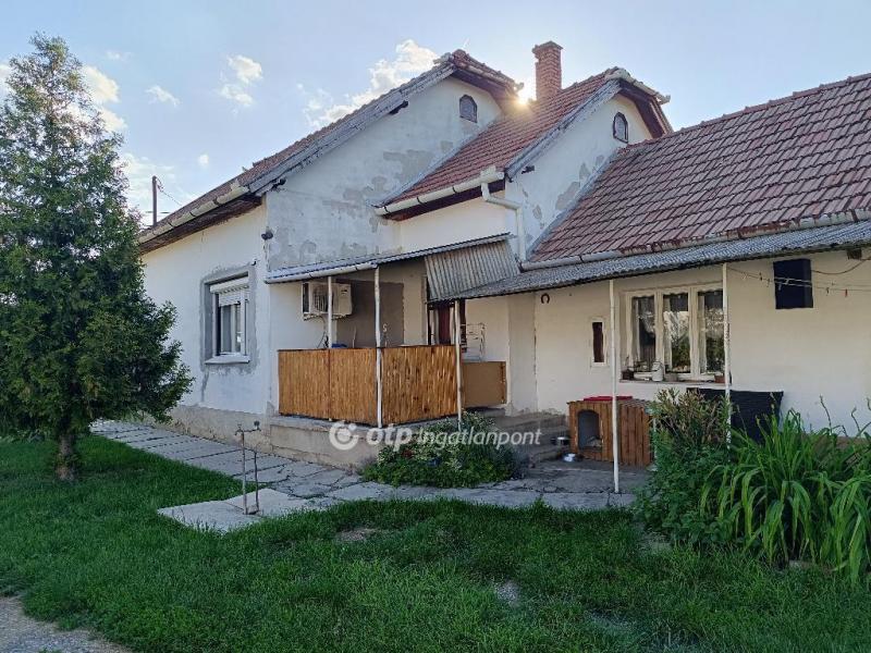 Eladó családi ház Sarkad