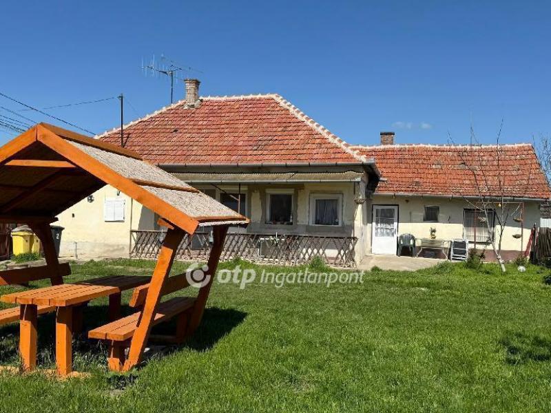 Eladó családi ház Sarkad