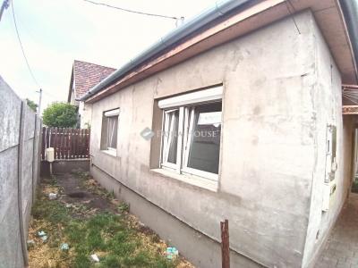 Eladó családi ház Monor
