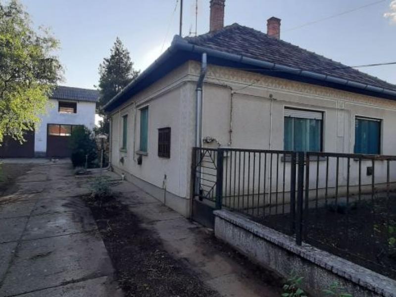 Eladó ház Pusztaszer