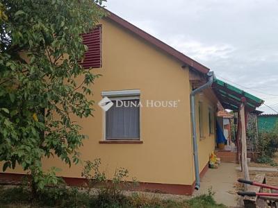 Eladó családi ház Úri