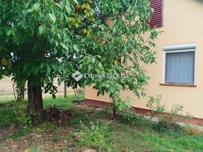 Eladó családi ház Úri