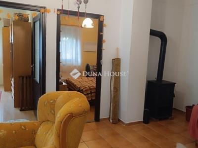 Eladó családi ház Úri