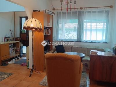 Eladó családi ház Úri