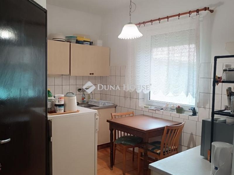 Eladó családi ház Úri