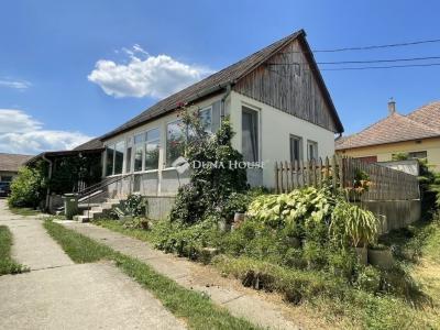 Eladó családi ház Domony