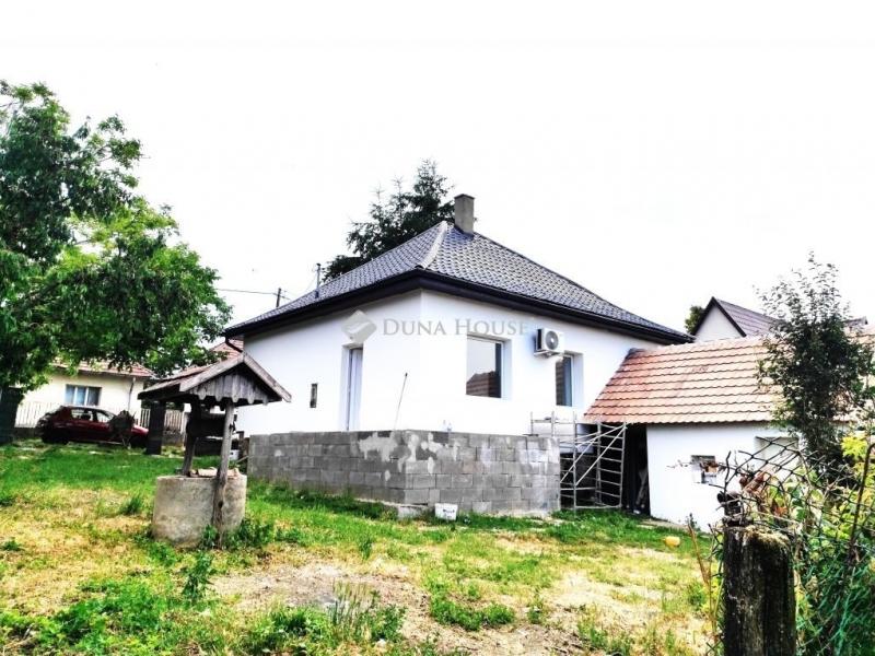 Eladó családi ház Valkó