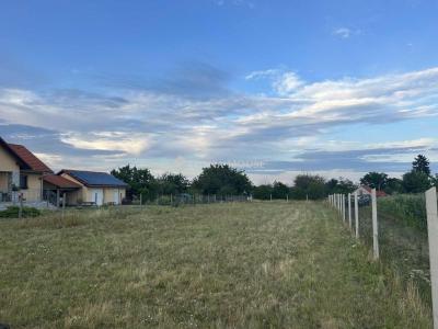 Eladó lakóövezeti telek Nagykozár