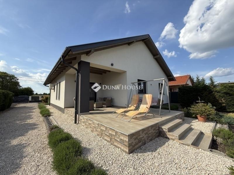 Eladó családi ház Péteri