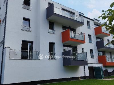 Eladó utcai bejáratú üzlethelység Budapest