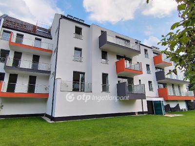 Eladó utcai bejáratú üzlethelység Budapest