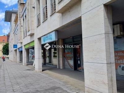 Eladó utcai bejáratú üzlethelység Pécs