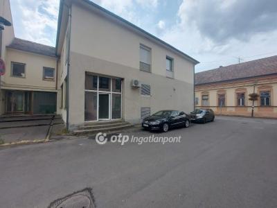 Eladó utcai bejáratú üzlethelység Szigetvár