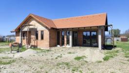 Eladó családi ház Lajosmizse