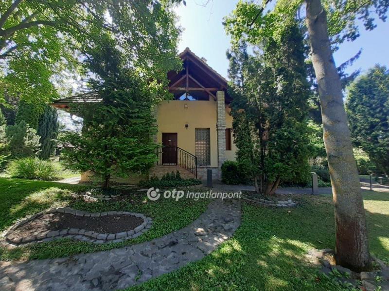Eladó családi ház Siófok