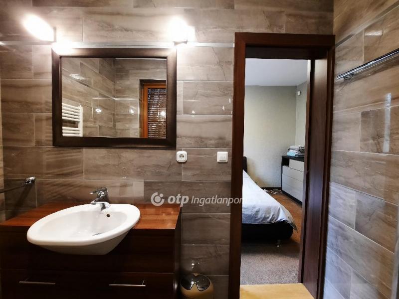 Eladó családi ház Siófok