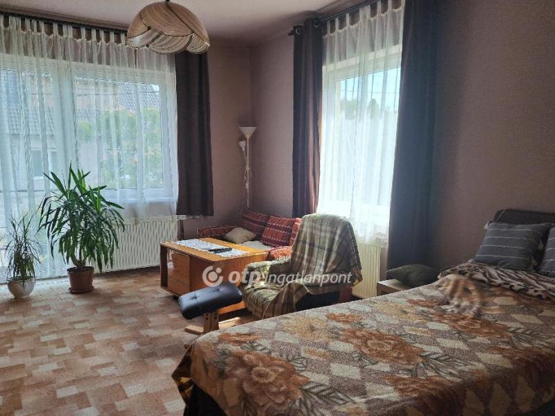 Eladó családi ház Bicske