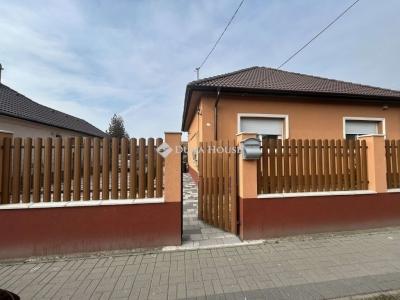 Eladó családi ház Vecsés