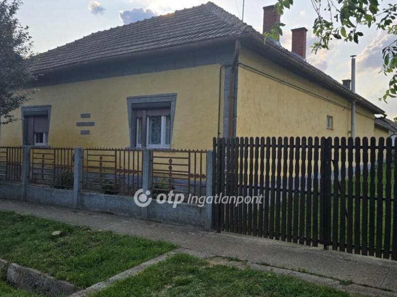 Eladó ikerház Tetétlen