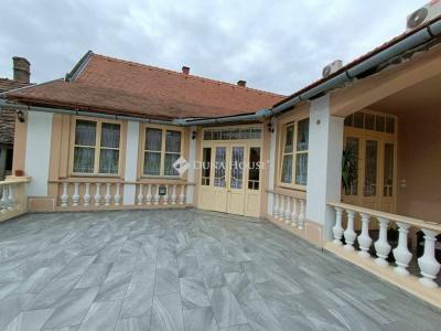 Eladó családi ház Szarvas