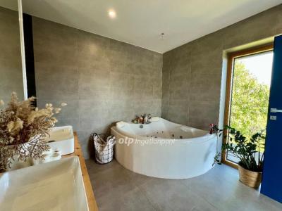 Eladó családi ház Balatonalmádi