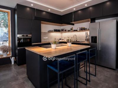 Eladó családi ház Balatonalmádi