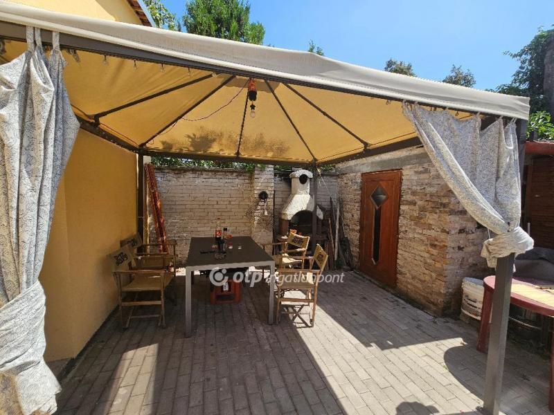 Eladó családi ház Budapest