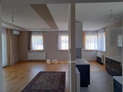 Eladó családi ház Budapest