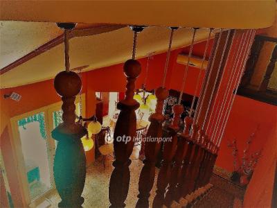 Eladó családi ház Érd