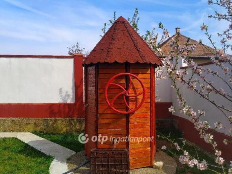 Eladó családi ház Érd